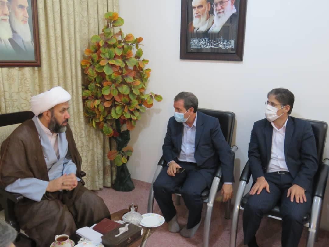 به مناسبت روز روستا و عشایر همایشی در مجتمع فرهنگی هنری اسکو برگزار و از فعالین و تولیدکنندگان نمونه در حوزه کشاورزی و صنعت تجلیل به عمل آمد .